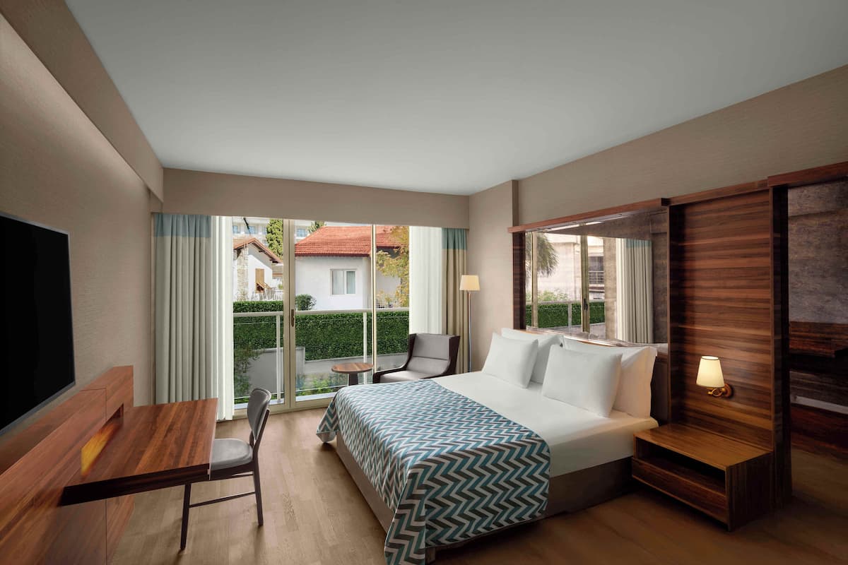 Premium bedding, free minibar, in-room safe, desk