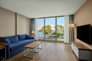 Deluxe Suite, Jetted Tub | View from room