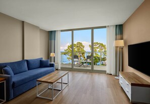 Ropa de cama de alta calidad y minibar con artículos gratuitos 