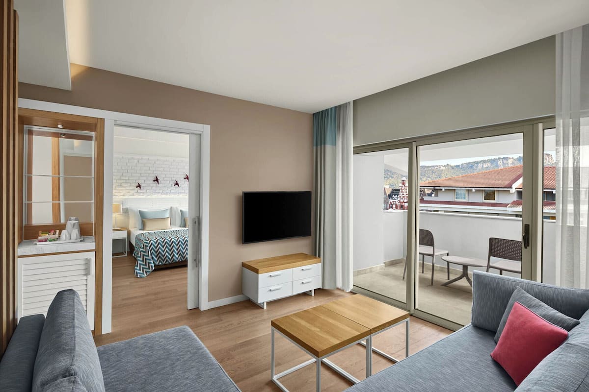 Suite (Penthouse) | Premium bedding, free minibar, in-room safe, desk