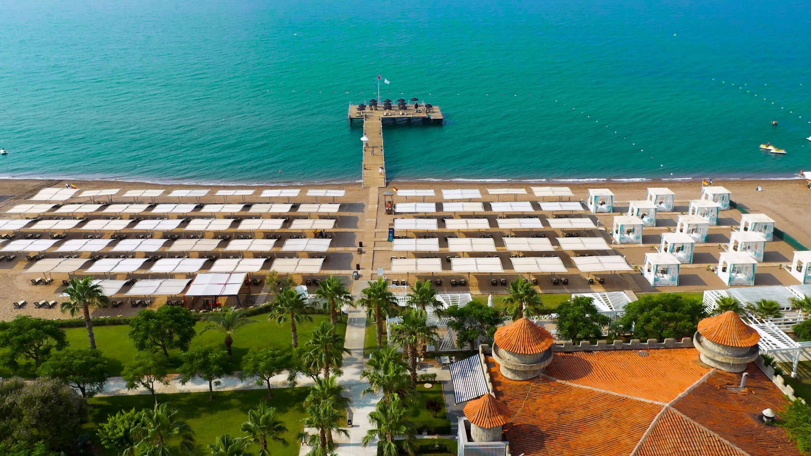 Private beach, sun-loungers, beach umbrellas, beach towels