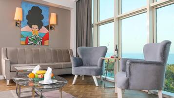 Premium bedding, free minibar, in-room safe, desk