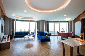 Premium bedding, free minibar, in-room safe, desk