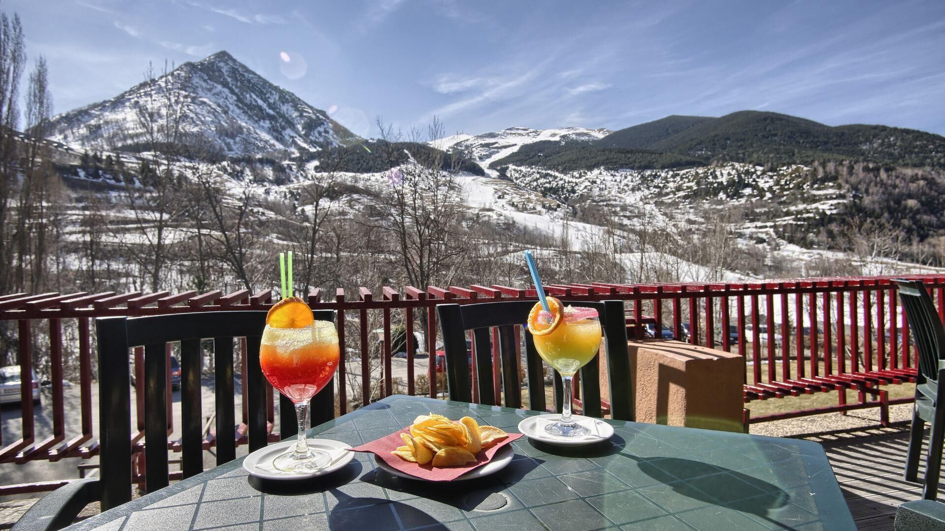 Breakfast and dinner served, Regional cuisine