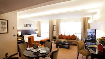 Junior Suite | In-room safe, desk, iron/ironing board, free cribs/infant beds