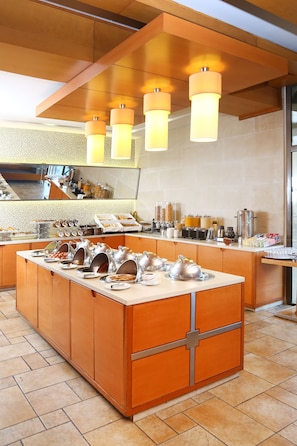 Daily buffet breakfast for a fee - Ramada Plaza by Wyndham Beirut Raouche (Beirut)