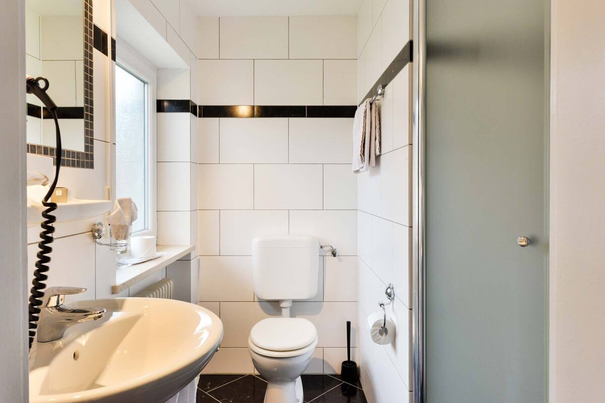 comfort single room | bathroom | free toiletries, hair dryer, slippers, towels