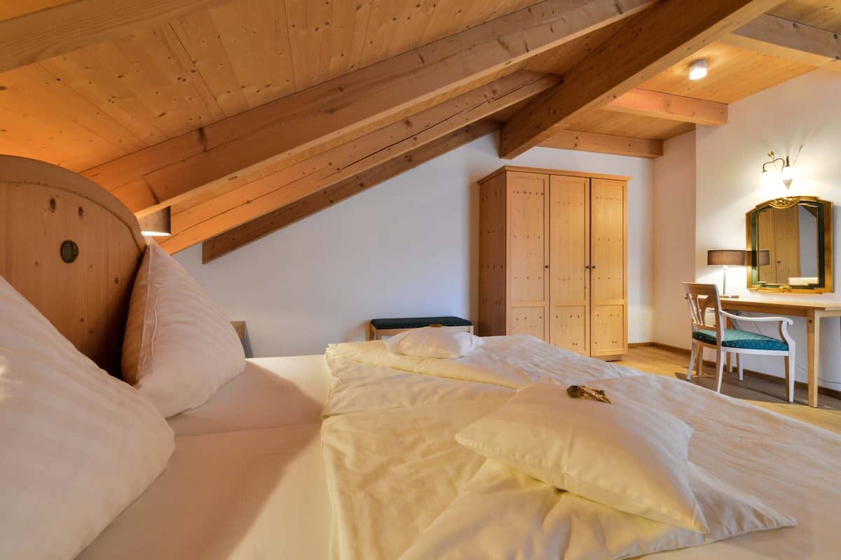 Desk, rollaway beds, free WiFi, bed sheets