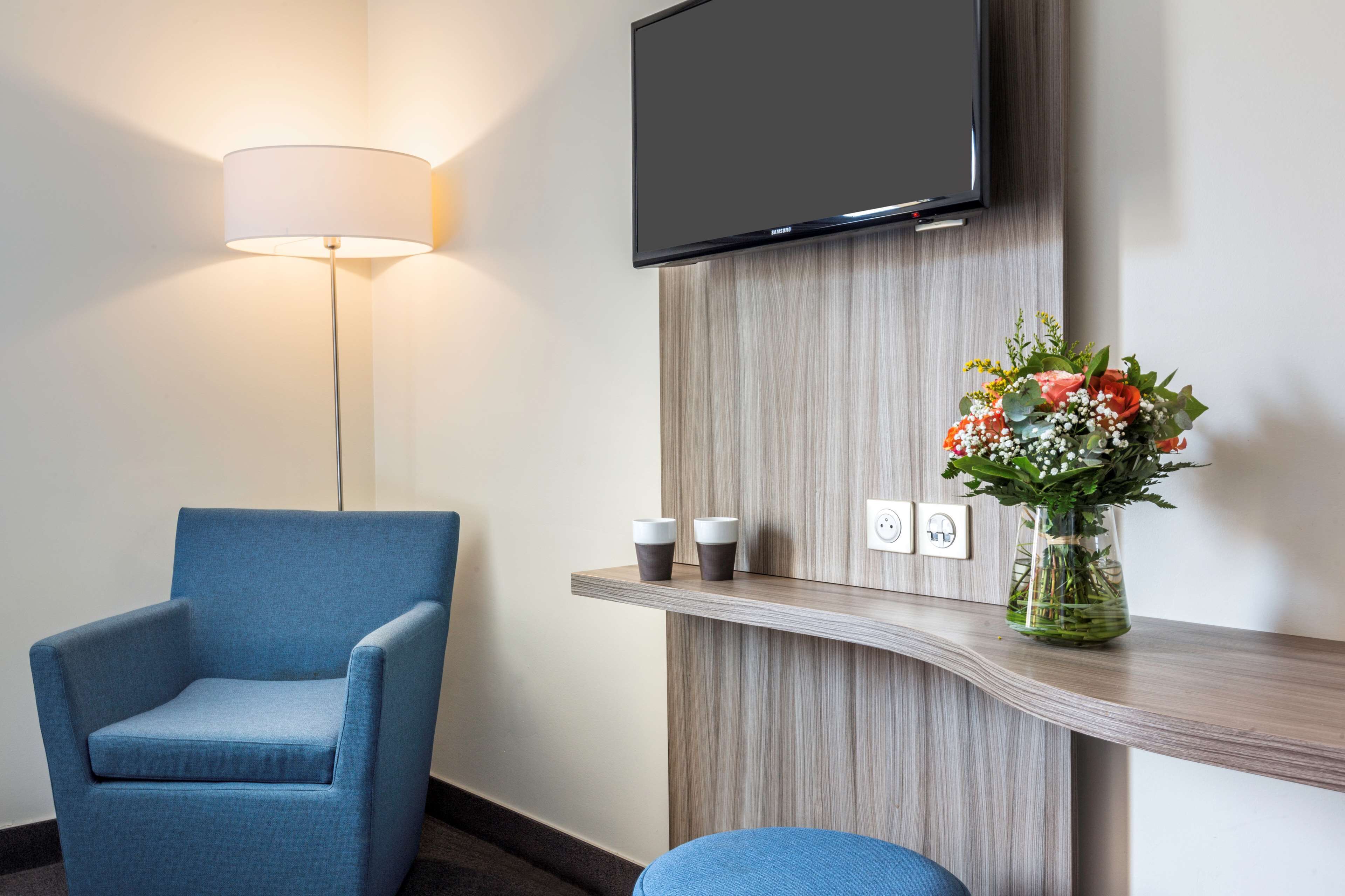 superior room, 1 king bed, non smoking (twin bed on request) | minibar, in-room safe, individually decorated, individually furnished