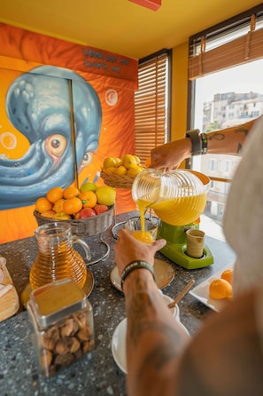 Daily buffet breakfast for a fee - Best Western Linko Hotel (Aubagne)