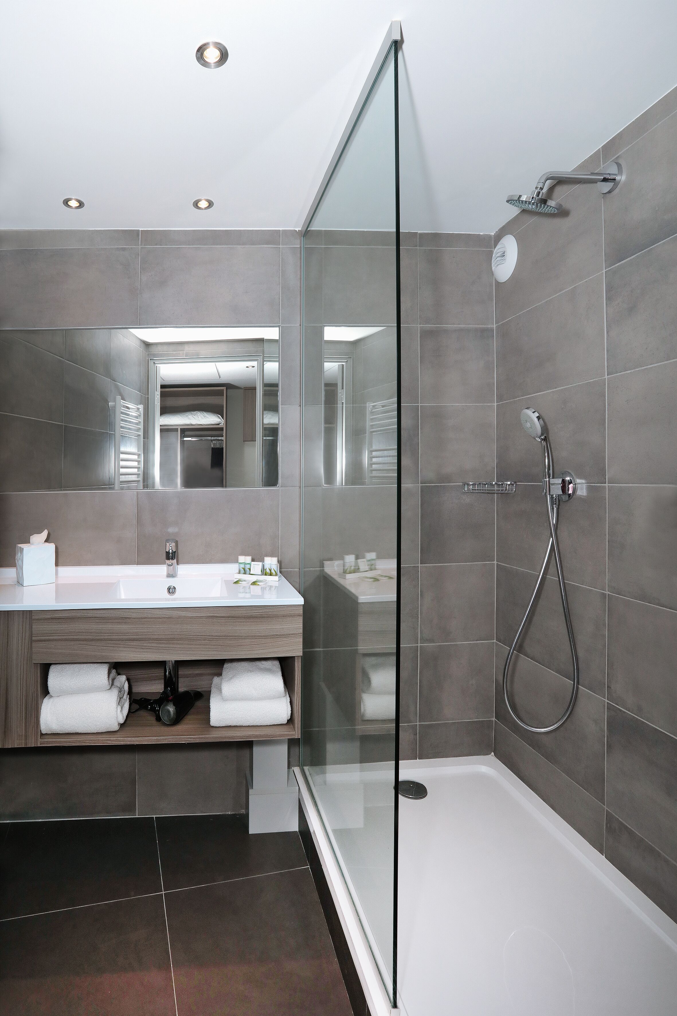 shower, free toiletries, hair dryer, towels