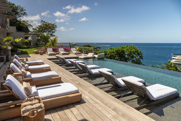 Outdoor pool, pool loungers