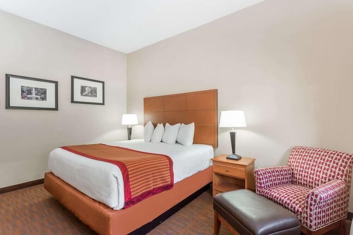 Premium bedding, down comforters, desk, blackout drapes