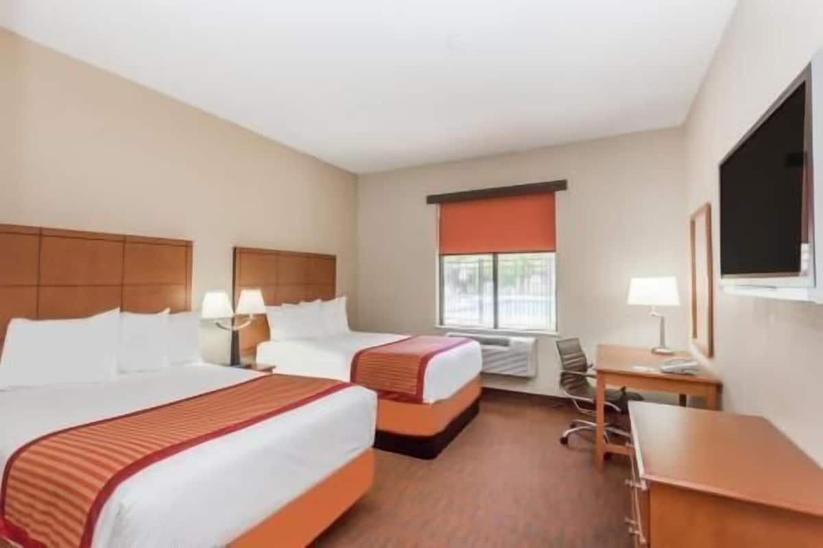 Premium bedding, down comforters, desk, blackout drapes