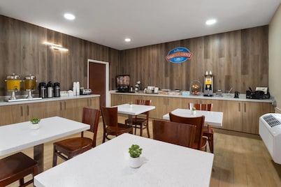 Baymont by Wyndham Savannah/Garden City