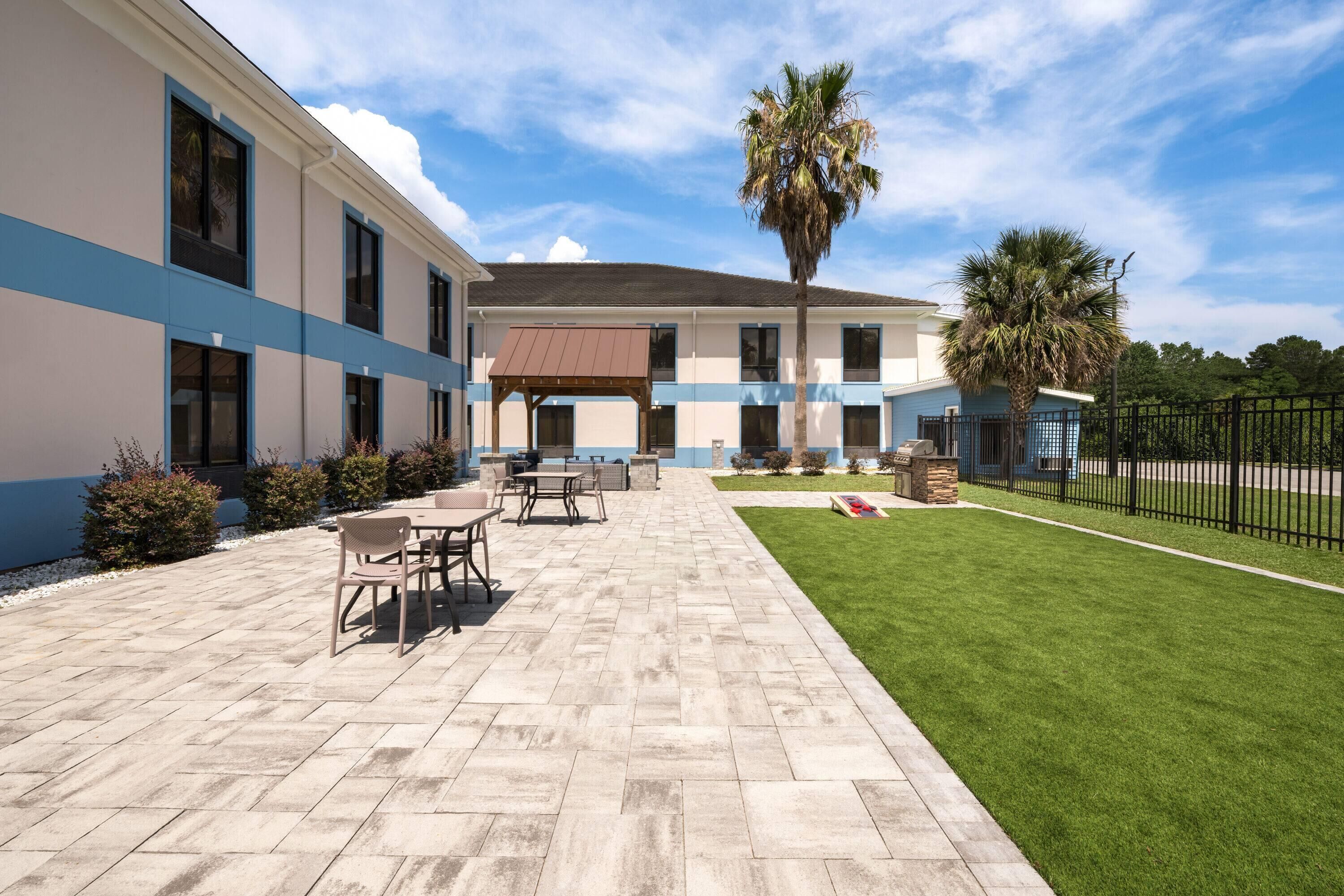 Photo - Baymont by Wyndham Savannah/Garden City