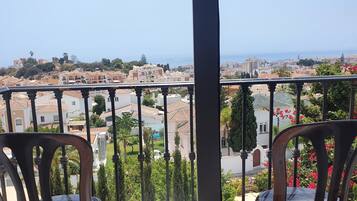 Standard Double or Twin Room, Pool View (Free Spa) | Desk, blackout drapes, cribs/infant beds, free WiFi