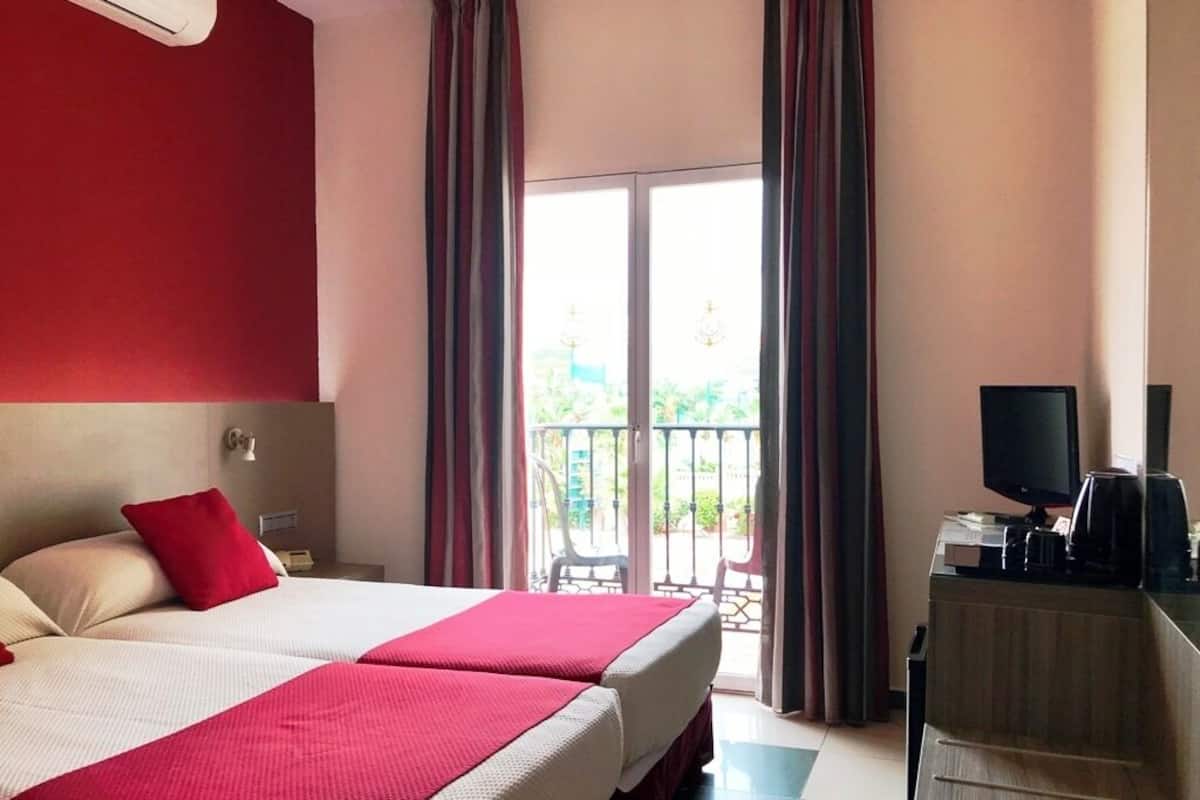 Phòng 2 giường đơn Tiêu chuẩn, ban công (Free Spa) | Bàn, màn/rèm cản sáng, nôi/giường cho trẻ sơ sinh (phụ phí)