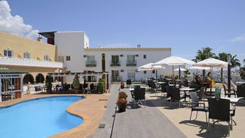 Außenpool, Liegestühle