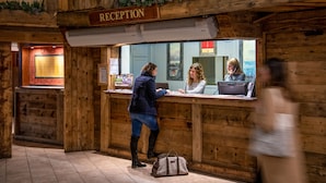 A reception area with wooden walls and a sign that reads "RECEPTION". - Residence le Cheval Blanc (Les Belleville)