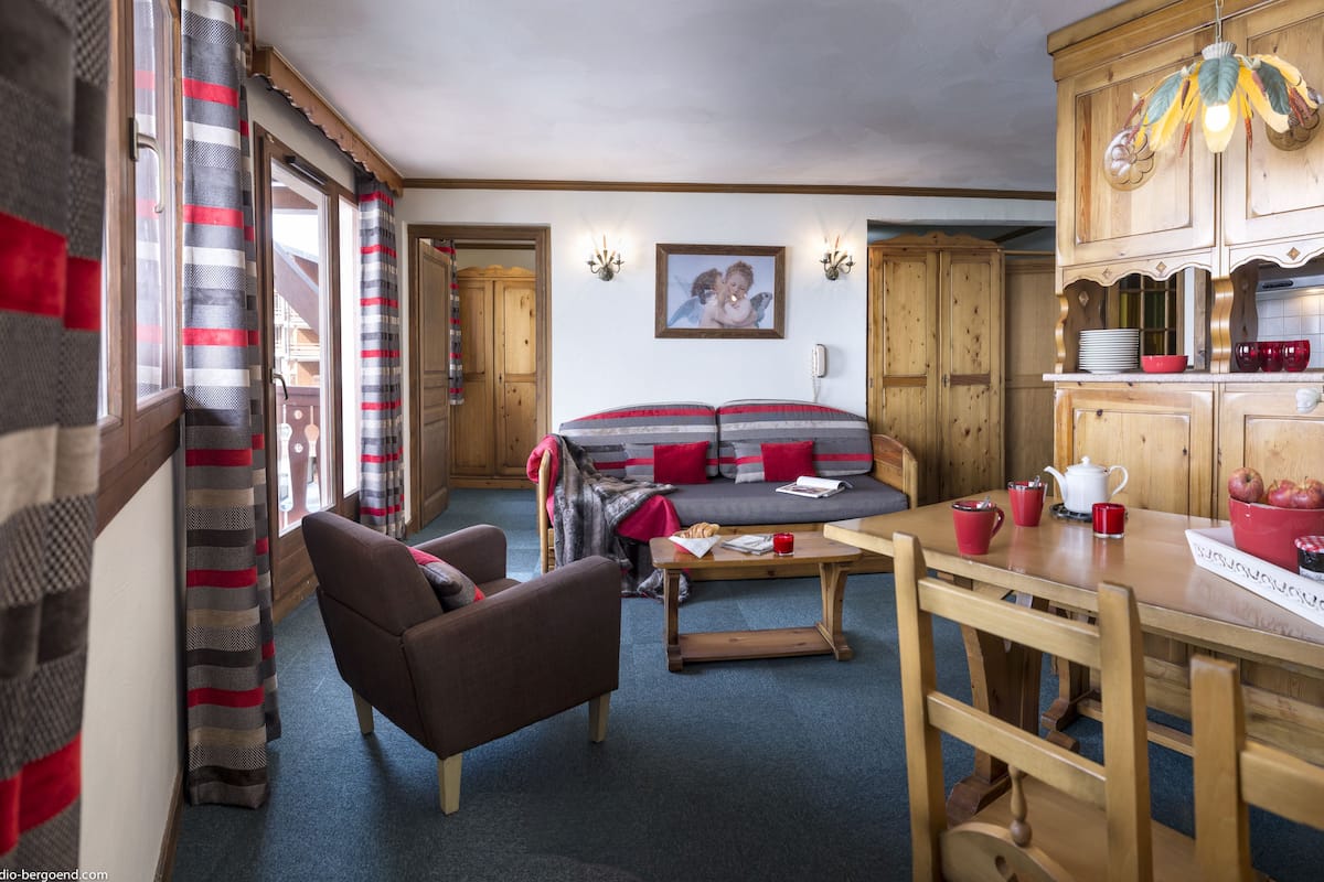 2 Bedroom Cabin Apartment for 6 | Living area | Flat-screen TV
