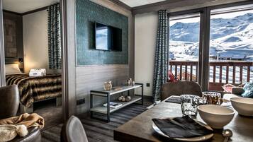 Premium Apartment, 2 Bedrooms, Mountain View | Balcony