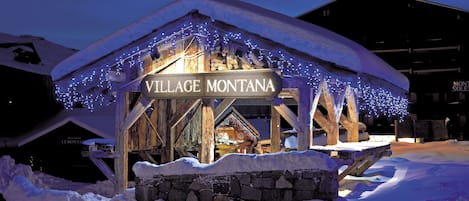 Fachada del alojamiento - Noche