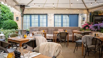 Frühstück, Mittagessen, Abendessen, lokale Küche