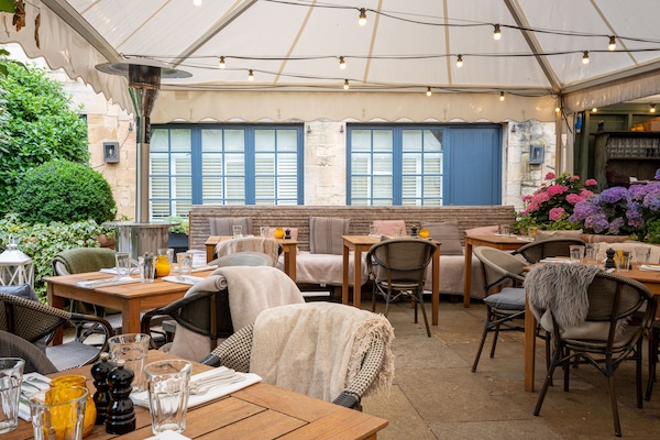 Se sirven desayunos, almuerzos y cenas; cocina local