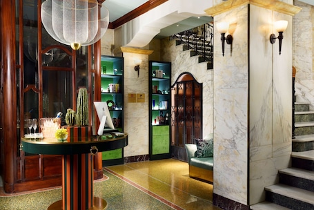 Lobby. Hotel Continental Genova