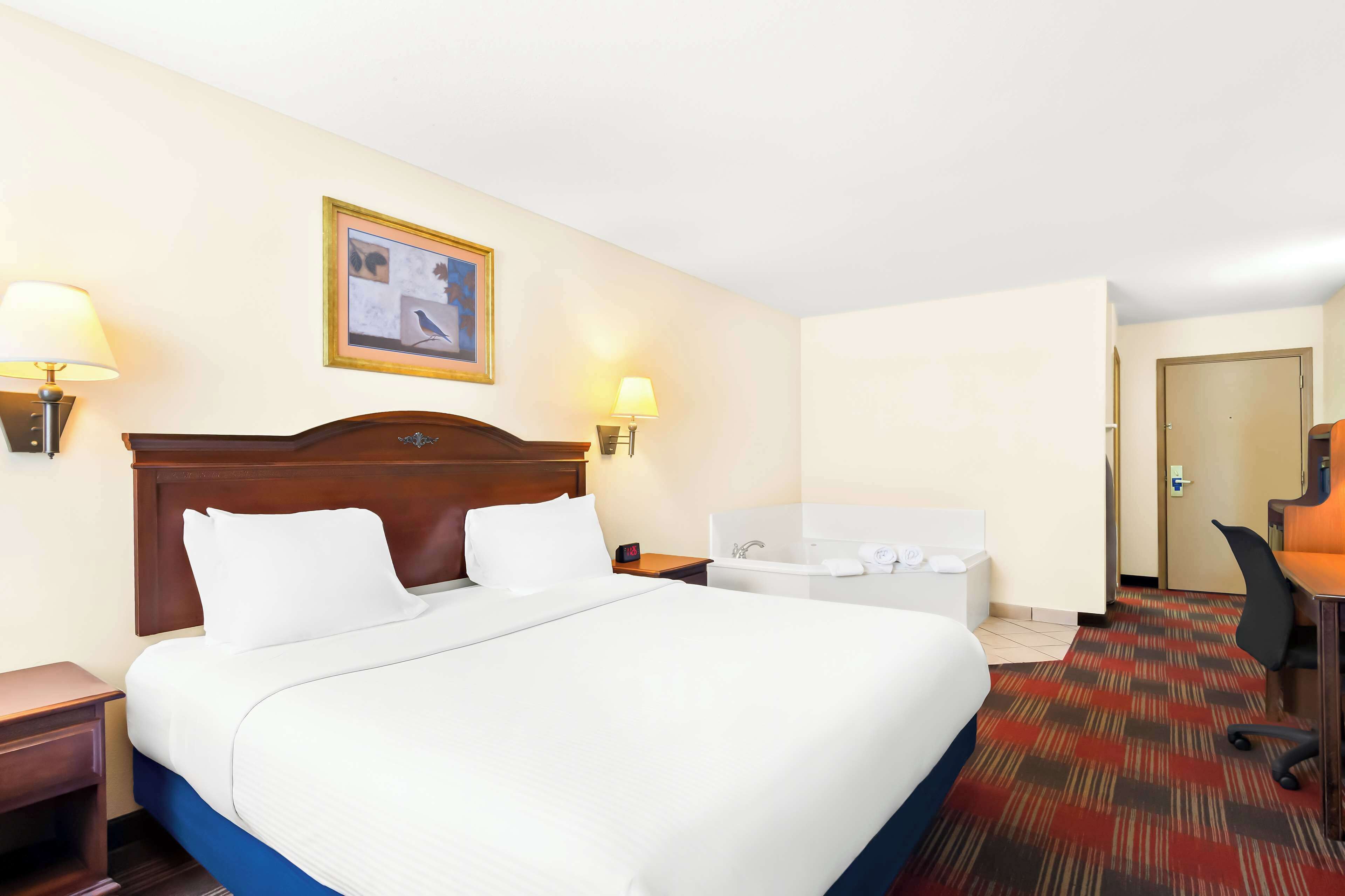 suite, 1 king bed, non smoking, jetted tub | 1 bedroom, pillow-top beds, desk, laptop workspace