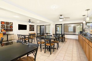 Free daily continental breakfast - Best Western Stateline Lodge (Watts)