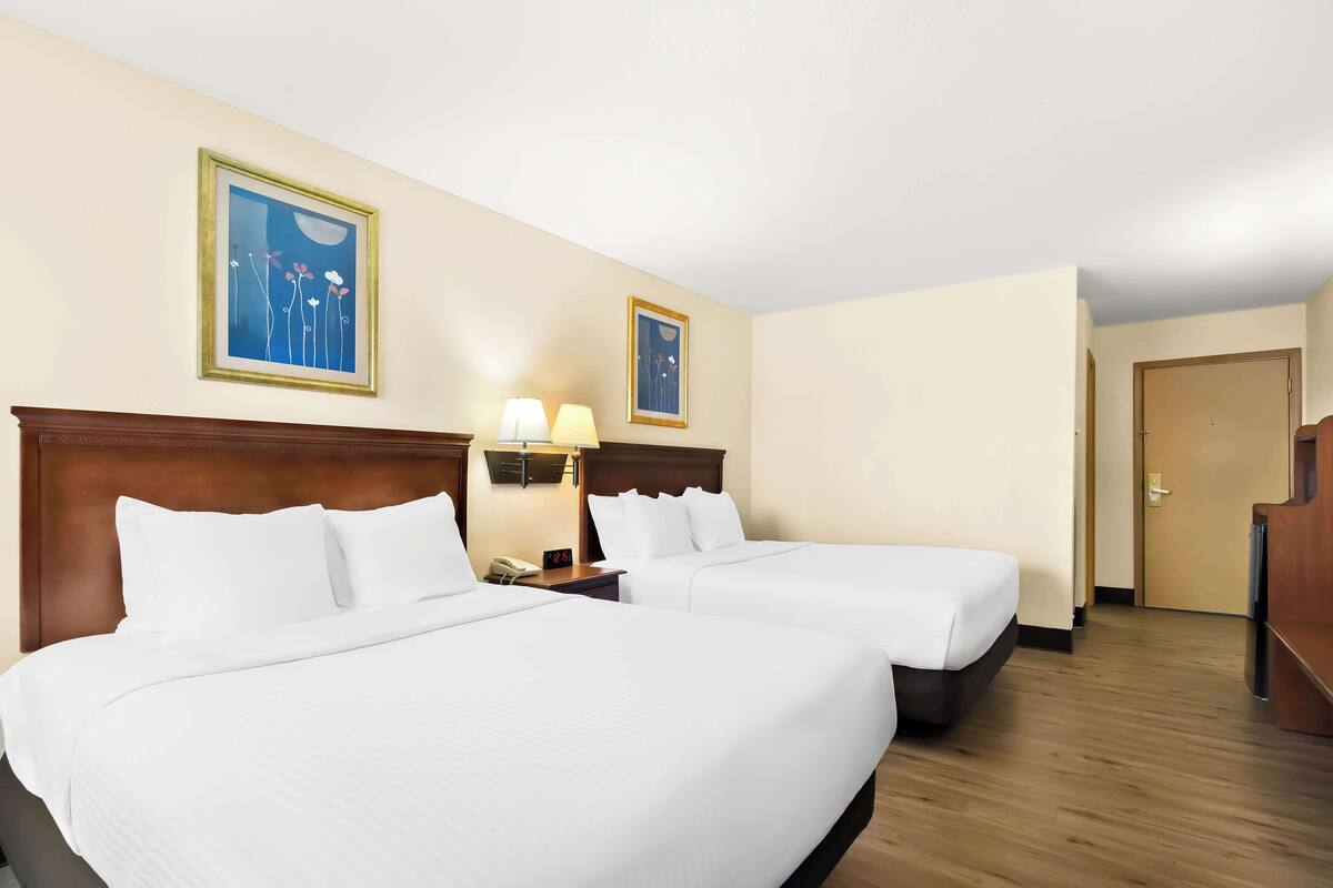 standard room, 2 queen beds, non smoking, refrigerator & microwave | 1 bedroom, pillow-top beds, desk, laptop workspace