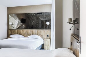 Desk, blackout drapes, free WiFi, bed sheets