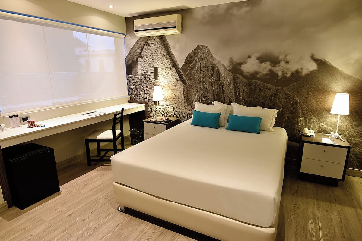 Standard Single Room, 1 Queen Bed | Premium bedding, down comforters, minibar, in-room safe
