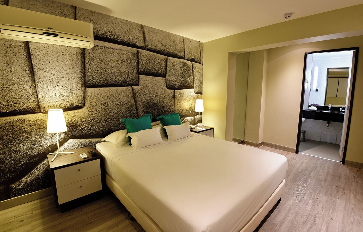 Premium bedding, down comforters, minibar, in-room safe