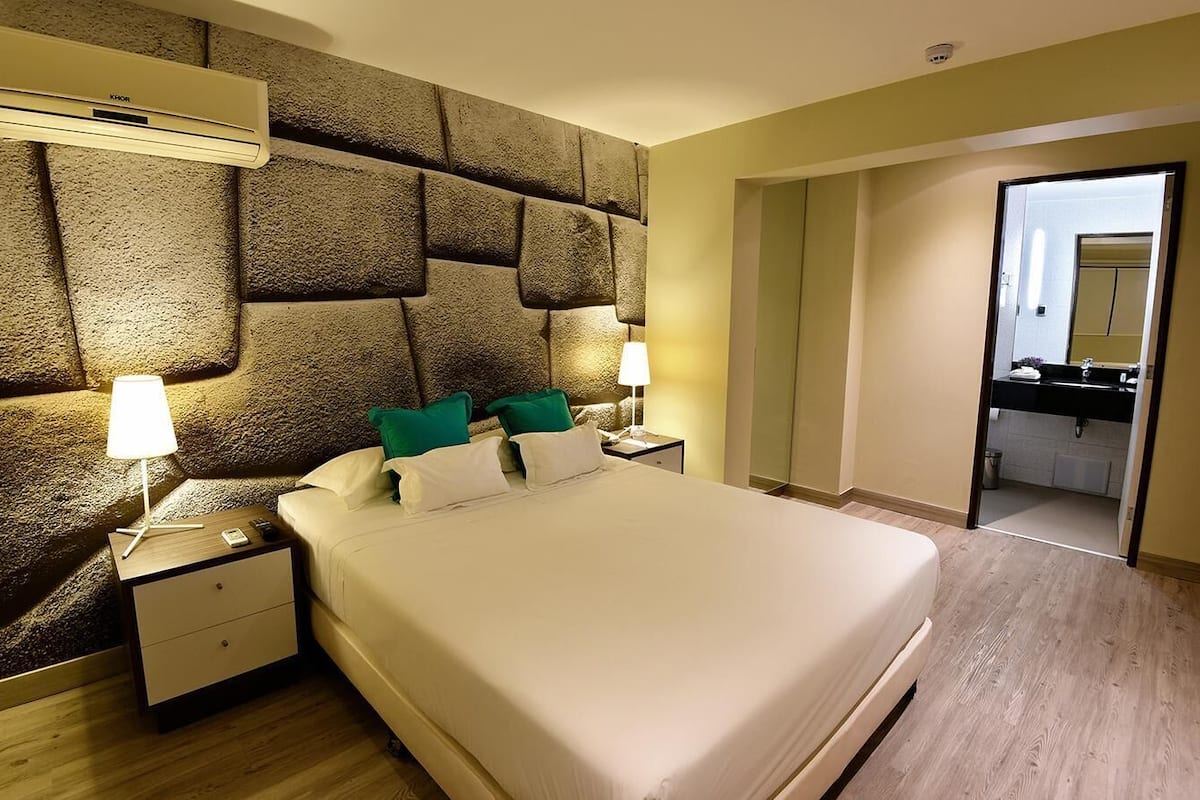 Premium bedding, down comforters, minibar, in-room safe