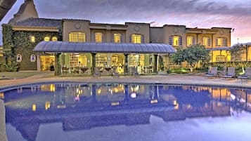 Outdoor pool, sun loungers