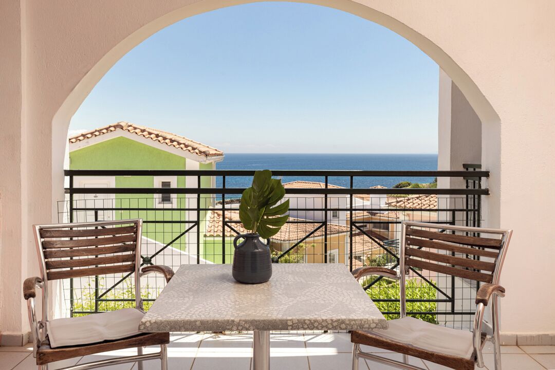 Quarto família, 2 quartos, para não fumantes, vista parcial para o mar | Terraço/pátio