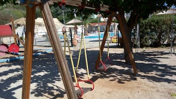 Children’s play area – outdoor