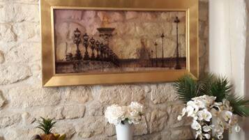 Coin salon dans le hall