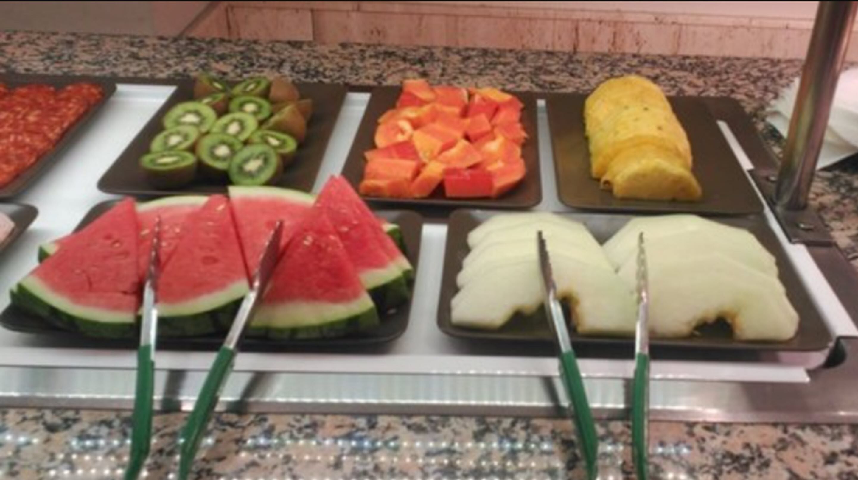 Frokostbuffé hver dag (mot et tillegg)
