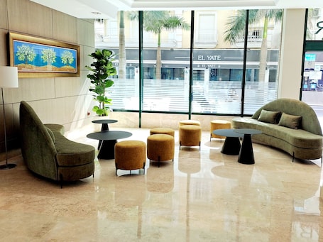 Recepción. Hotel Torremar – Mares