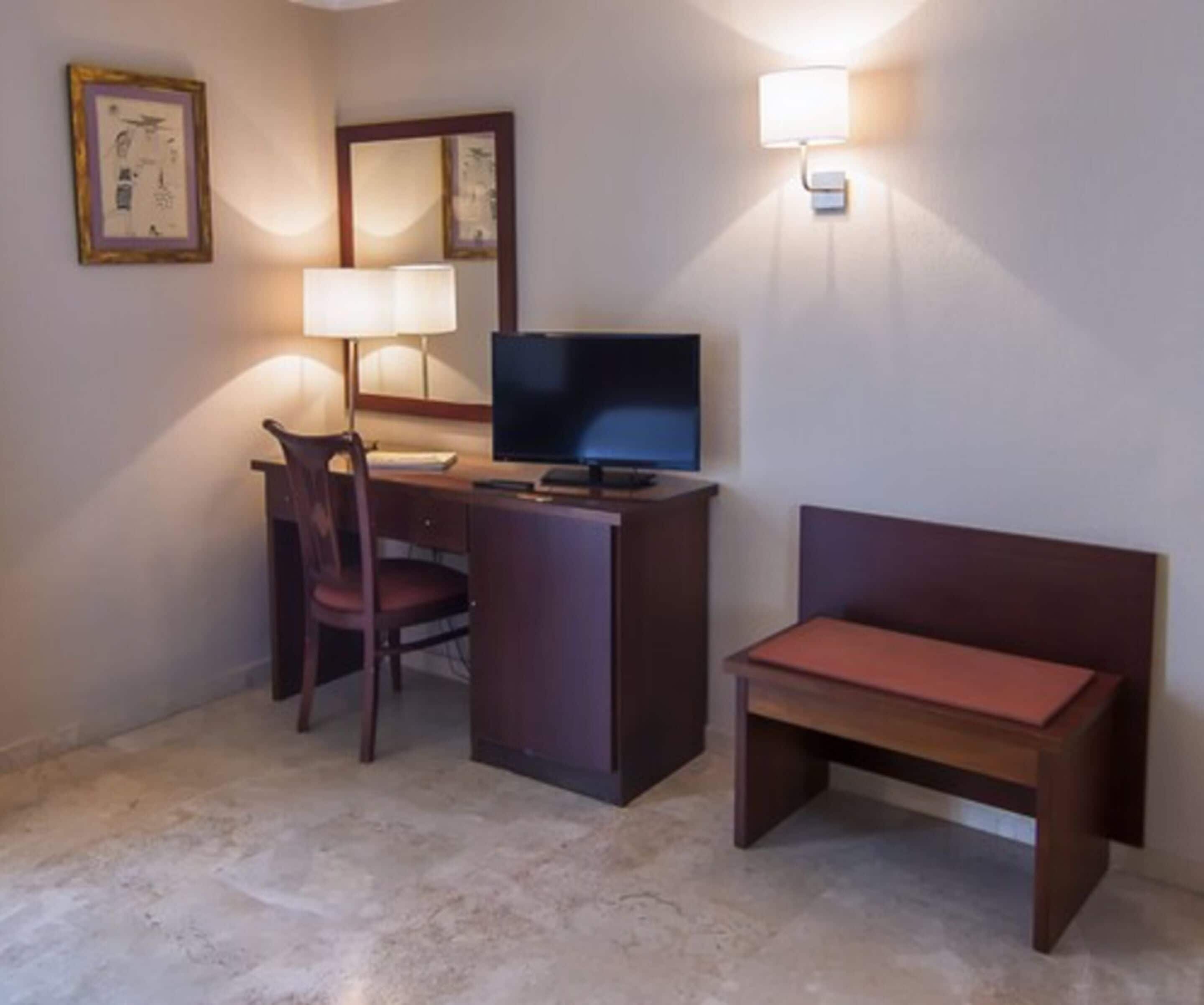 1 bedroom, minibar, in-room safe, desk