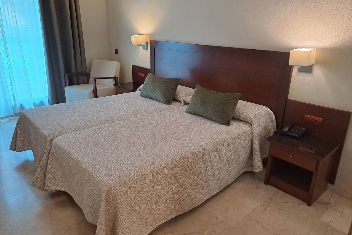 double room, terrace | 1 bedroom, minibar, in-room safe, desk