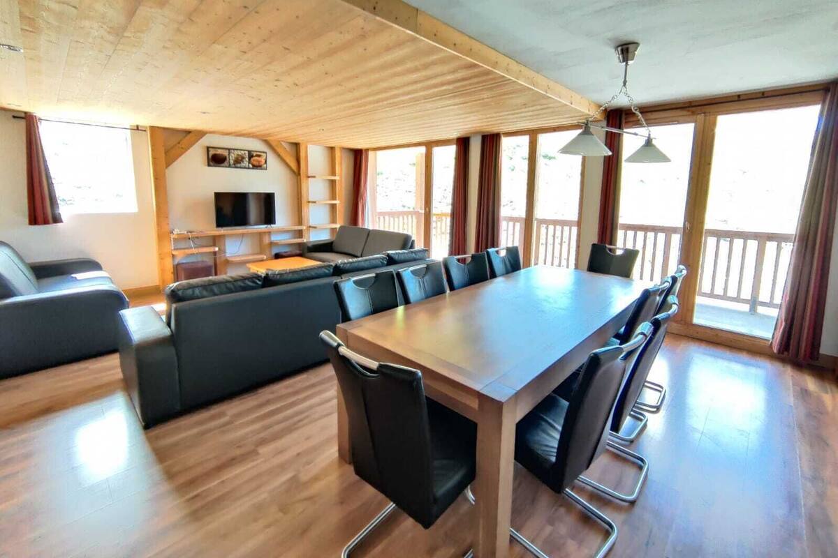 Apartment, 3 bedrooms + cabin | Living area | Flat-screen TV
