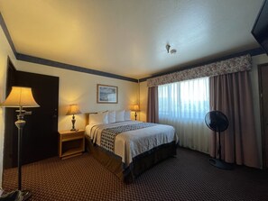 Exclusive Suite, 2 Bedrooms, Kitchen | Individually decorated, individually furnished, blackout drapes - Oakridge Inn (Oak View)