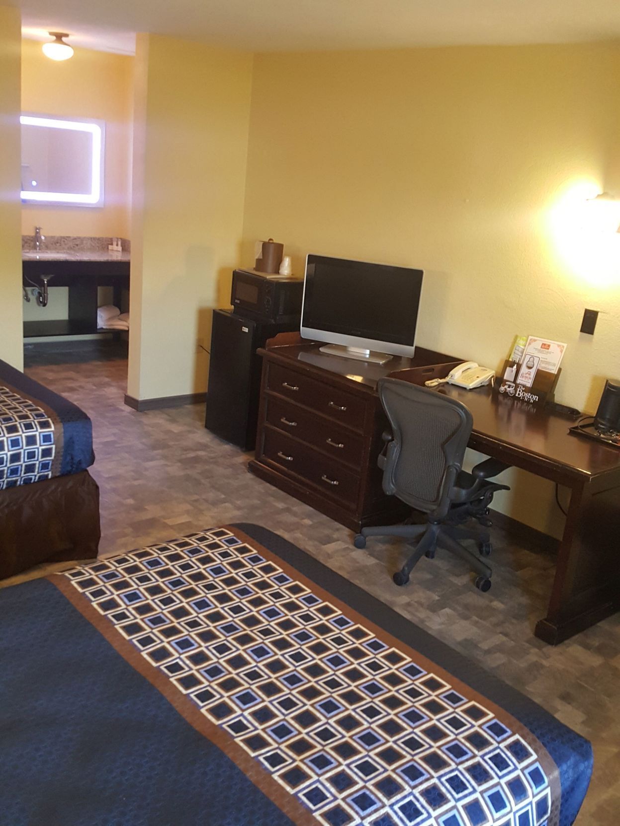 In-room safe, desk, iron/ironing board, free WiFi