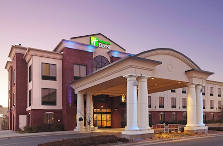 Exterior. Holiday Inn Express Hotel & Suites Pine Bluff / Pines Mall by IHG