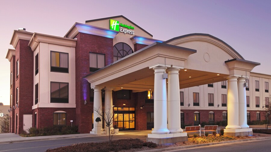 Holiday Inn Express Hotel & Suites Pine Bluff / Pines Mall by IHG